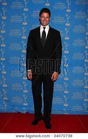LOS ANGELES - JUN 17: James Scott przybywa na 2012 dzień Creative Emmy Awards w Westin Bonave