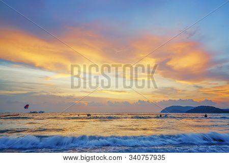 High definition beautiful blue sky white clouds computer desktop background wallpaper photo