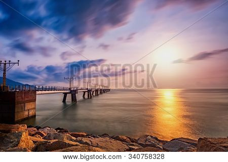 High Definition Beautiful Blue Sky White Clouds Computer Desktop Background Wallpaper Photo