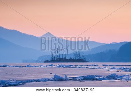 Winter In Korea, Dumulmeori And  Ice Lake Of Yangpyeong In Winter In Korea, South Korea.