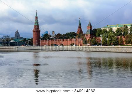 Moscow, Russia - October 08, 2015: The Red Kremlin Wall And Tower With The Traffic On Kremlevskaya E