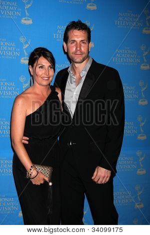 LOS ANGELES - JUN 17: Frank Valentini přijíždí na 2012 denní kreativní Emmy Awards v Westin Bo