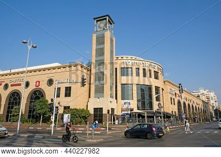 Holon, Israel - November 17, 2021: Big Shopping, Business And Entertainment Center In Holon