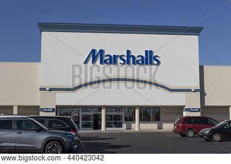 Anderson - Circa November 2021: Marshalls Retail Strip Mall Location. Marshalls Is A Subsidiary Of T