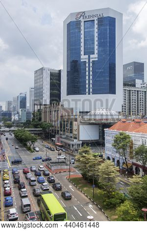 Singapore- 31 Oct, 2021: Traffic At Rush Hour In Chinatown, Singapore. Chinatown Is A Subzone And Et