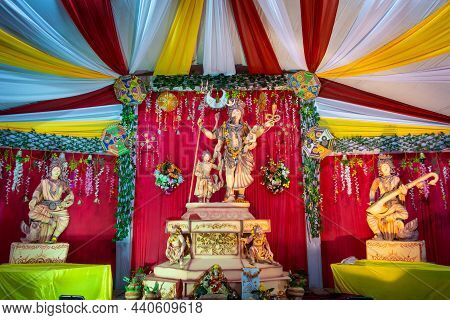 The Ardhanarishvara Is A Composite Androgynous Form Of The Deities Shiva And Parvati. He Is Depicted