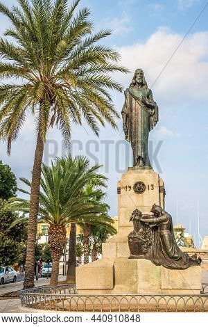 Valetta,malta - October 5,2021 - View At The Monument Christ The King In The Streets Of Valetta. Val