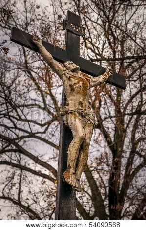 Statue of jesus on the cross