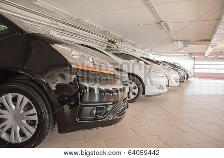 Many Cars In Parking Lot Or Garage.