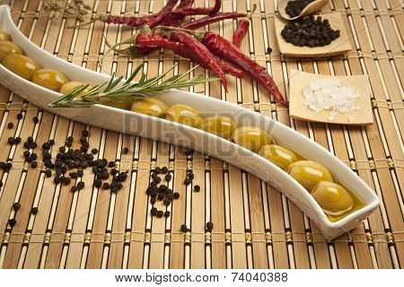 Green olives with olive oil