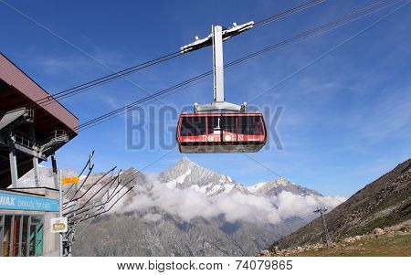 Cable car to Matterhorn mountain