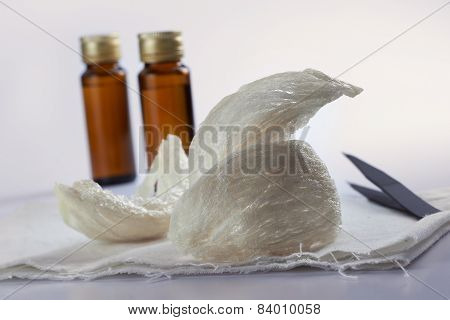 Edible Birdnest With Essence Bottle And Pincer