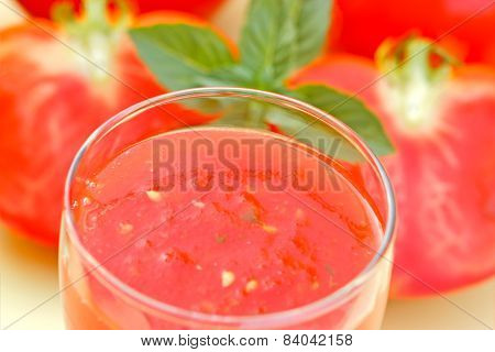 Freshly squeezed tomato juice