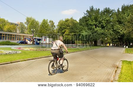 People Rest In Park Izmaylovsky