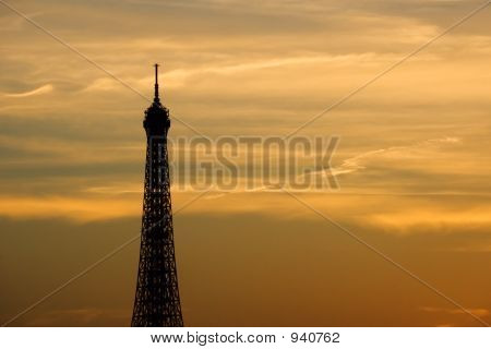 Tramonto sulla Torre Eiffel