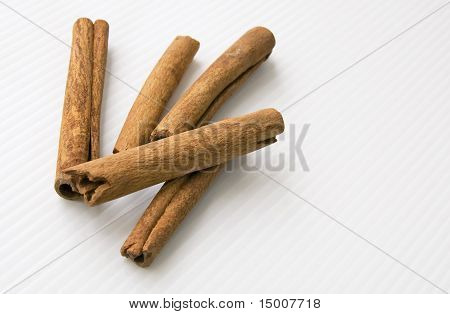 Kanelstänger - örter och kryddor.