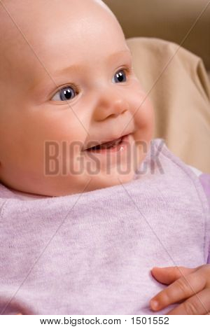 Toddler dziecko - cztery miesiące stary