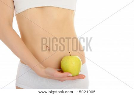 Donna con bel corpo tenendo una mela vicino alla vita sottile. Isolated On White Background