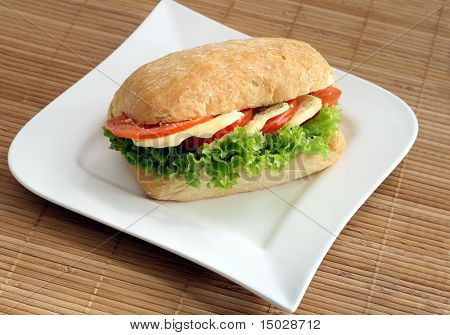 Ciabatta-Sandwich mit Mozzarella und Tomaten