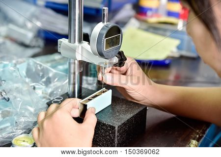 QC testing of e-cigarette box mod at factory