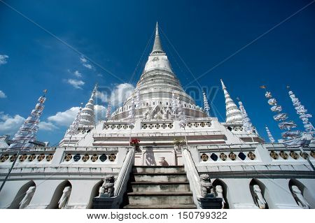 SAMUT PRAKAN,THAILAND- NOVEMBER 1,2015 : Phra Samut Chedi, which was built 1827/28 on an island in the Chao Phraya river-hence its popular name Phra Chedi Klang Nam (Chedi in the middle of the water).Located Samut Prakan Province in Middle of Thailand.