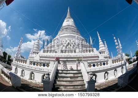 SAMUT PRAKAN,THAILAND- NOVEMBER 1,2015 : Phra Samut Chedi, which was built 1827/28 on an island in the Chao Phraya river-hence its popular name Phra Chedi Klang Nam (Chedi in the middle of the water).Located Samut Prakan Province in Middle of Thailand.