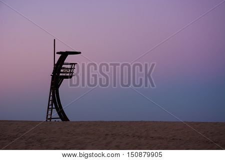 An alone lifeguard tower in an empty beach