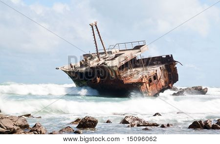 Naufragio de Aghullas en las rocas