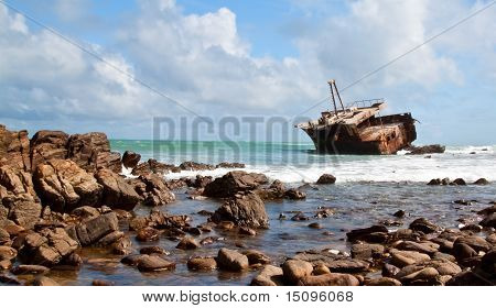 Naufragio de Aghullas en las rocas