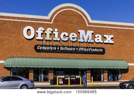 Indianapolis - Circa October 2016: Officemax Retail Strip Mall Location. Officemax Is A Subsidiary O