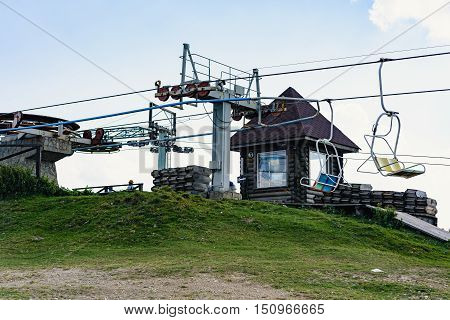 Lift Mechanism On Top Of The Hill.