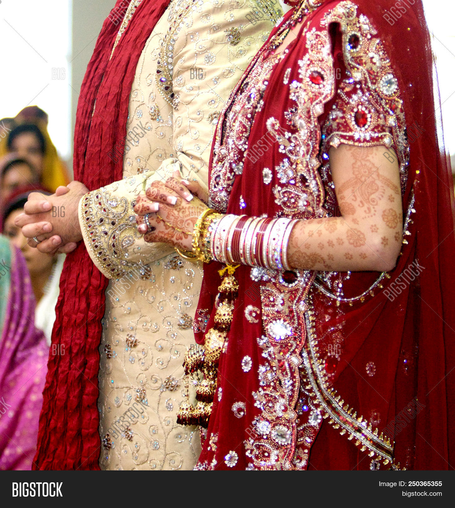Details Of Grooms And Brides Wear At The Punjabi Wedding Indian Wedding Accessories Details Of Grooms And Brides Wear At The Punjabi Wedding Indian Wedding Accessories