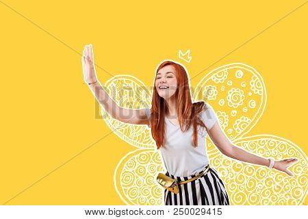 Pretty Fairy. Positive Young Entertainer Smiling And Looking Happy While Wearing A Costume Of A Love