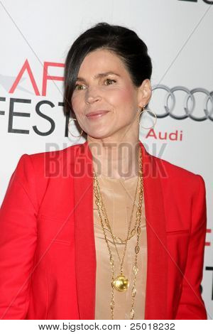 LOS ANGELES - NOV 6: Julia Ormond ankommer til 