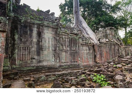 Siem Reap - January 03, 2015: Historic Ruins Of Ta Som Temple At Angkor Complex On January 03, 2015 