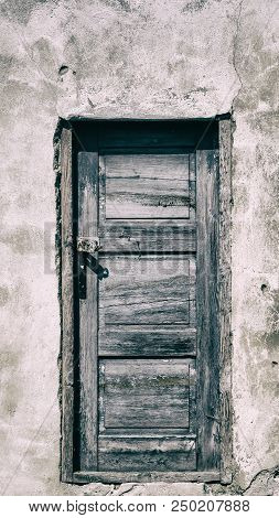 Door - Old Entrance To The Building
Door - Old Entrance To The Building