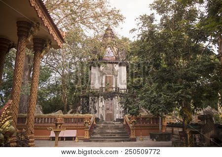Cambodia Kampong Thom Phnom Santuk Temple