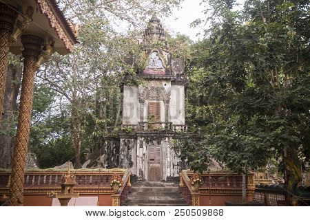 Cambodia Kampong Thom Phnom Santuk Temple