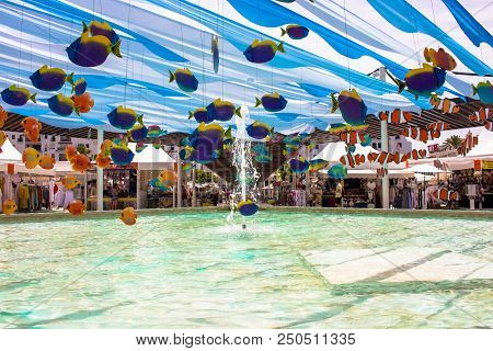The Xviii International Artesania Show: Located In The Antonio Banderas Square Of Puerto Banús City,