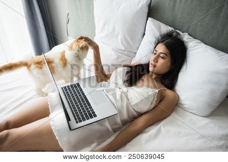 Beautiful Sexy Asian Tan Woman In White Pajama Watch Online Movie From Laptop Pc  And Play With Exot