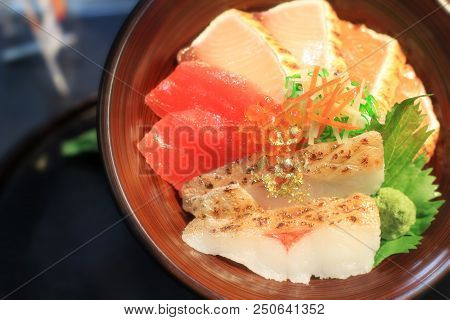Kanazawa Kaisendon Sushi Rice Bowl With Gold Leaf Flake Decoration
