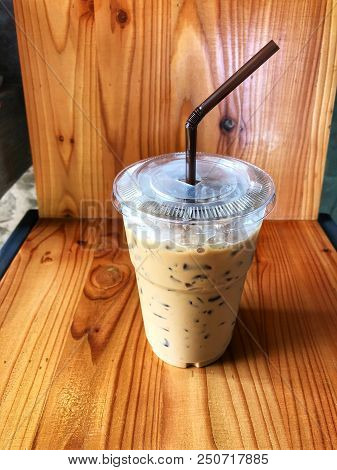 Ice Coffee In Plastic Cup And Brown Tube On The Wooden Table, Relaxing And Freshy, Cafeteria , Natur
