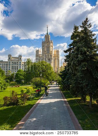 Moscow, Russia - May 12. 2018. Ustyinsky Square And Skyscraper On A Kotelnicheskaya Embankment