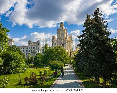 Moscow, Russia - May 12. 2018. Ustyinsky Square And Skyscraper On A Kotelnicheskaya Embankment