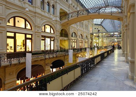 Interno centro commerciale