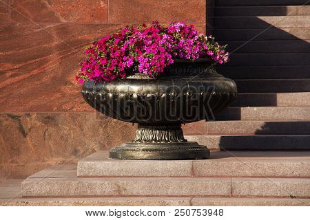 Decorative Iron Garden Urn With Pink Flowers