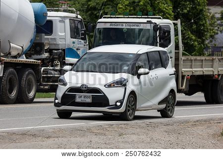 Toyota Sienta Mini Mpv Van.