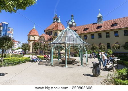 Sopot, Poland - June 6, 2018: Balneological Department With Fountain By The Baltic Sea And Sopot Pie