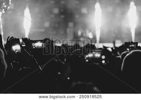 People Shoot On The Phone Rock Concert