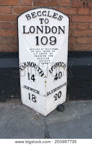 Beccles, Suffolk, Uk, July 2018 - A Replica Milestone Of Beccles To London, Yarmouth, Ipswich, Norwi